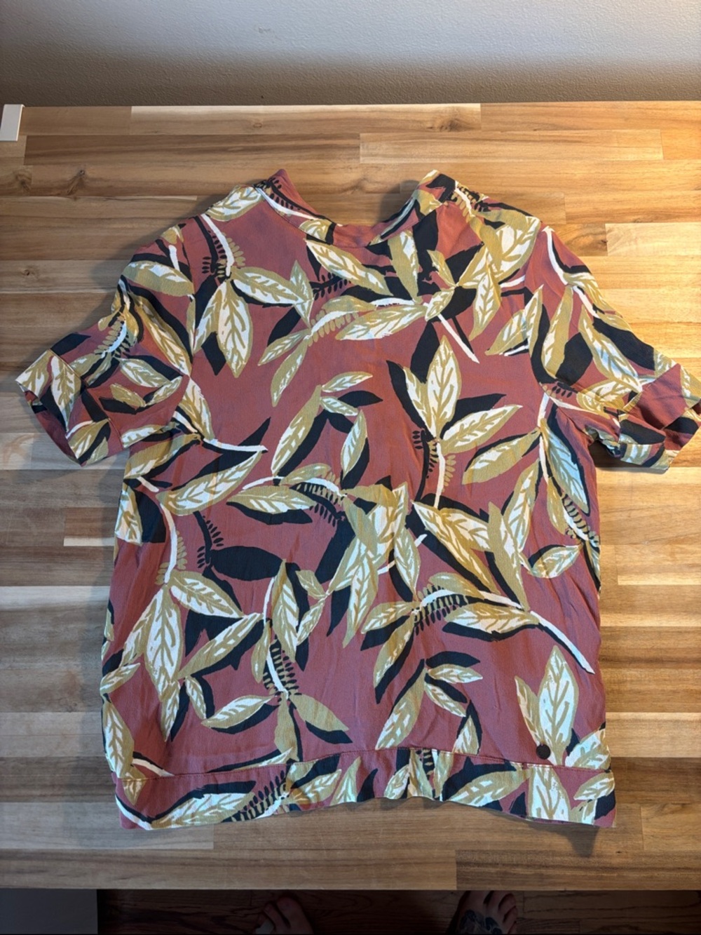 Women's Short-Sleeve Tropical Leaf Blouse - Rust